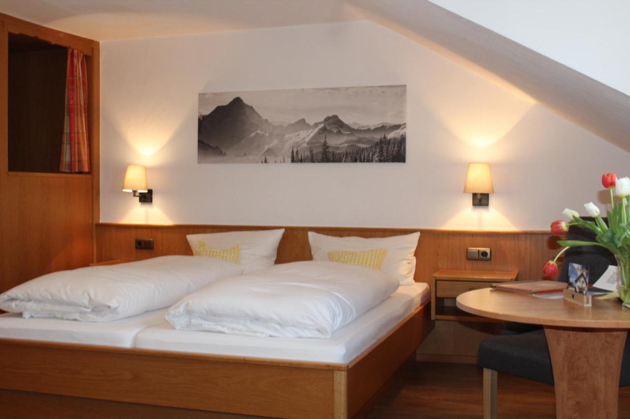 Gasthof Und Pension Neuwirt Lenggries Buitenkant foto
