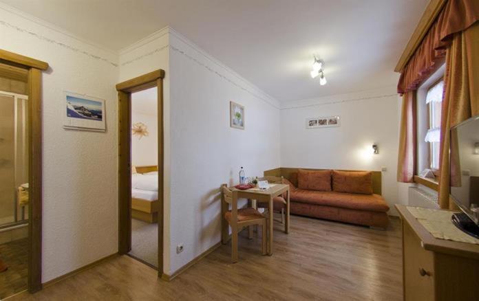 Gasthof Und Pension Neuwirt Lenggries Buitenkant foto