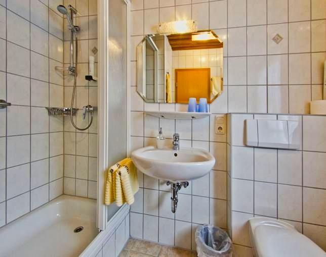 Gasthof Und Pension Neuwirt Lenggries Buitenkant foto