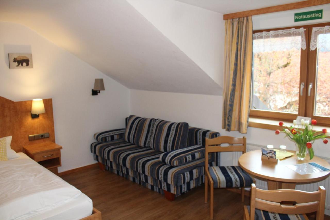 Gasthof Und Pension Neuwirt Lenggries Buitenkant foto